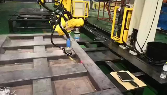 創(chuàng)想智控焊縫跟蹤在車廂板自動(dòng)化焊接應(yīng)用